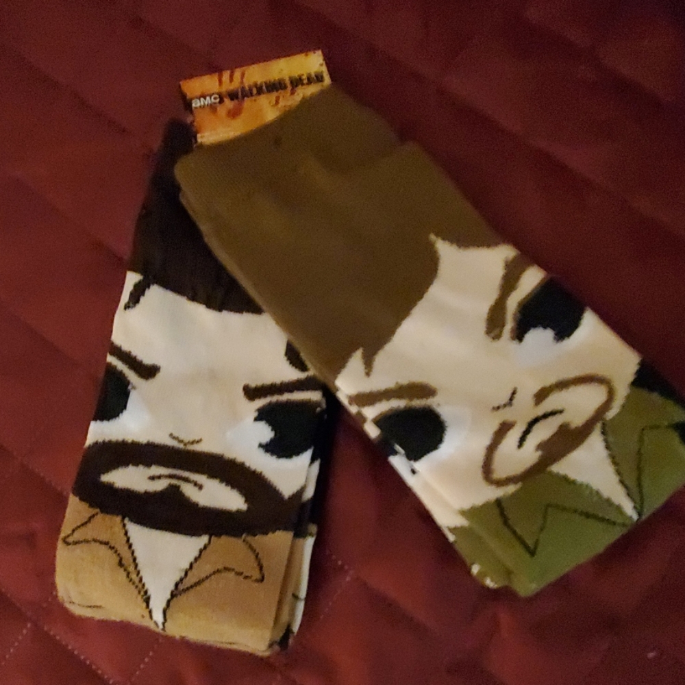 Walking dead 2 pack socks N.W.T one sz. Fits most.